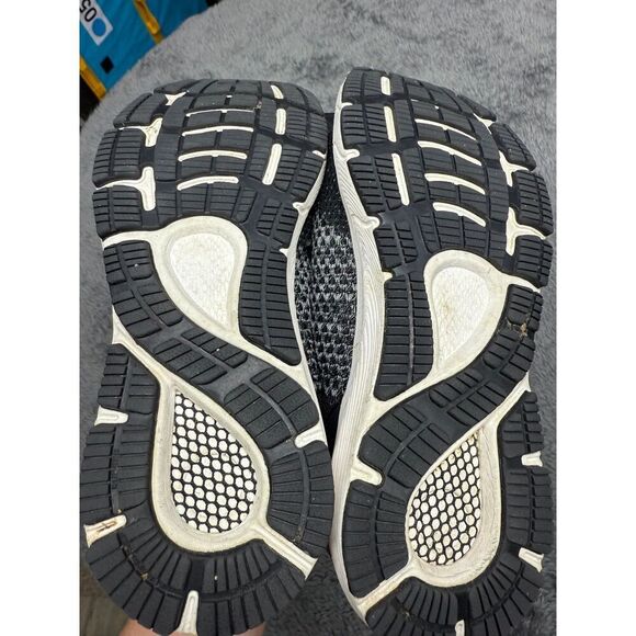Under Armour Men’s 8 HOVR Intake 6 with Comfort Deluxe. In good shape! - Picture 5 of 5